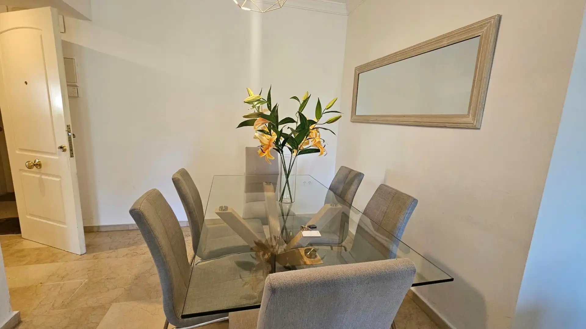 Esszimmer von Wohnungen zur Miete in Marbella mit Klimaanlage, Terrasse und Möbliert