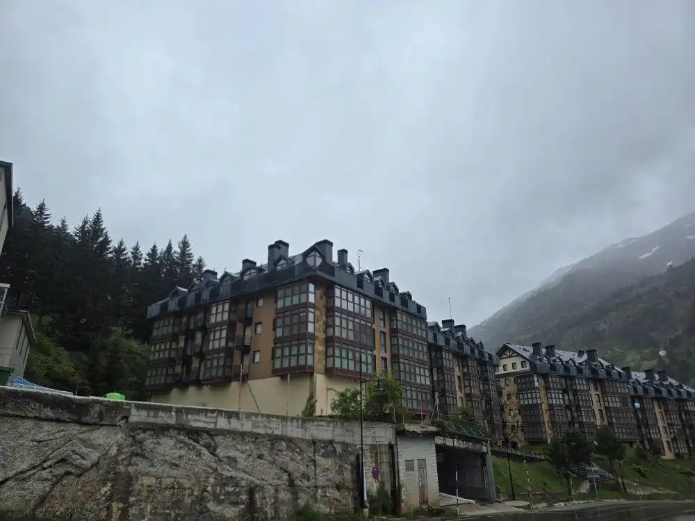 Vista exterior de Pis en venda en Aisa amb Calefacció i Traster