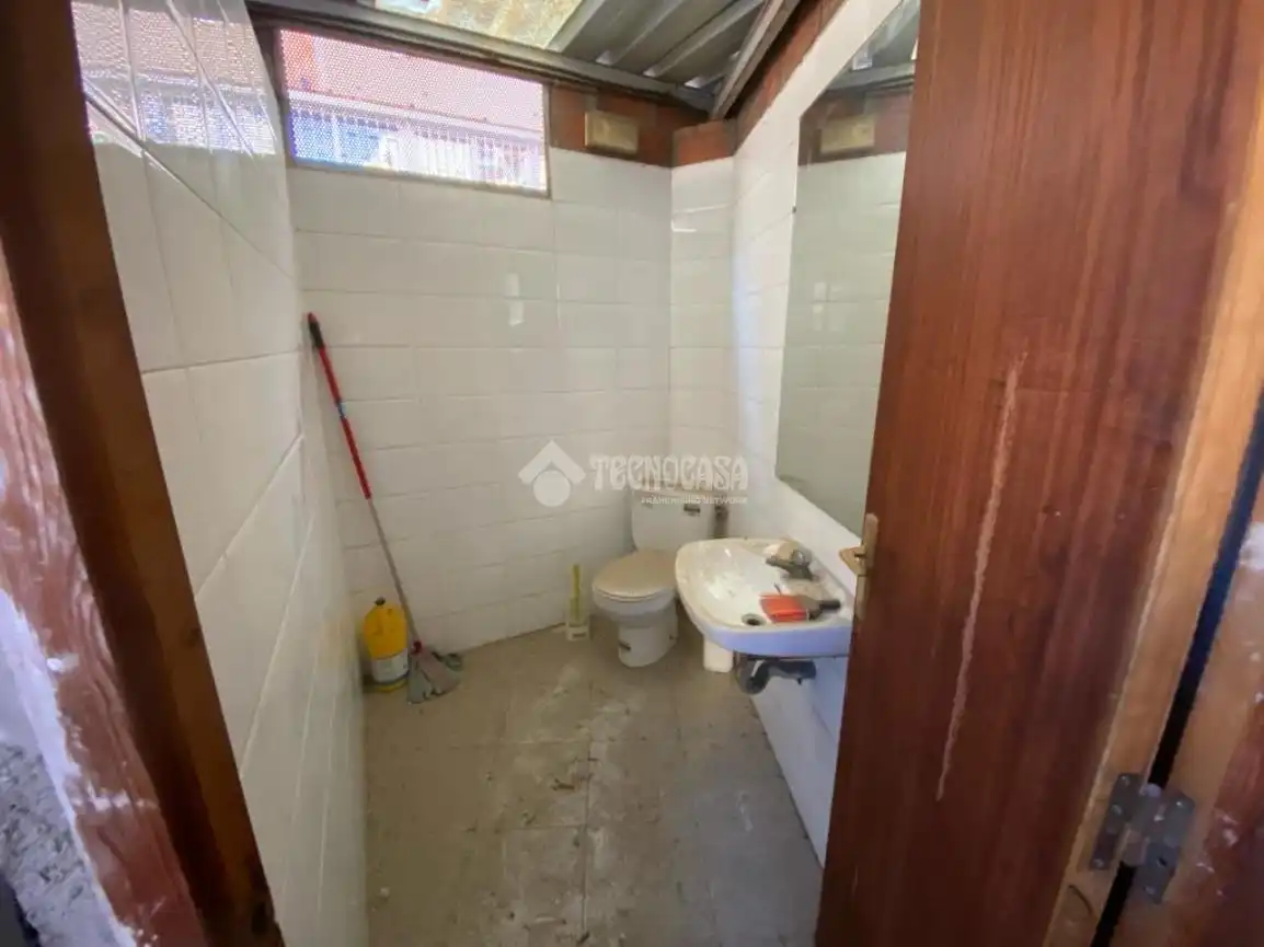 Bany de Casa o xalet en venda en Barcelona amb Jardí privat i Terrassa