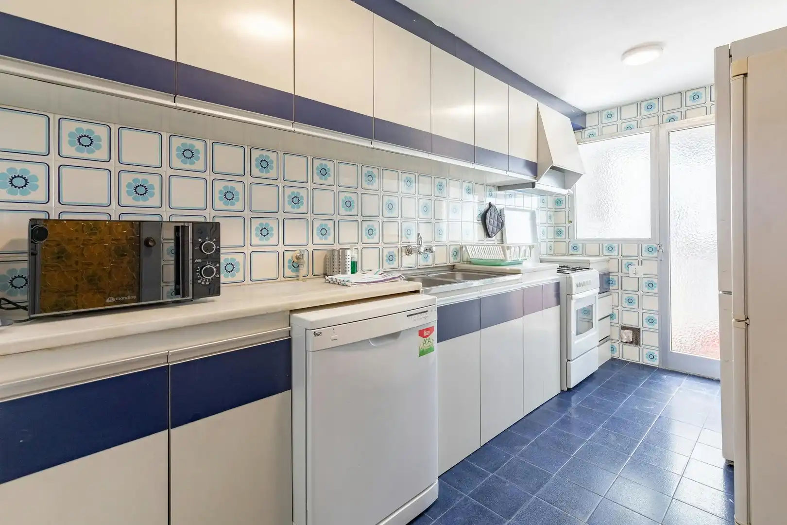 Kitchen of Flat for share in Valencia  with Furnished and Washing machine