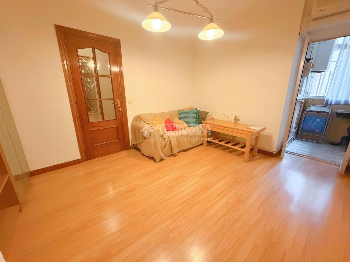 Living room of Flat for sale in  Madrid Capital