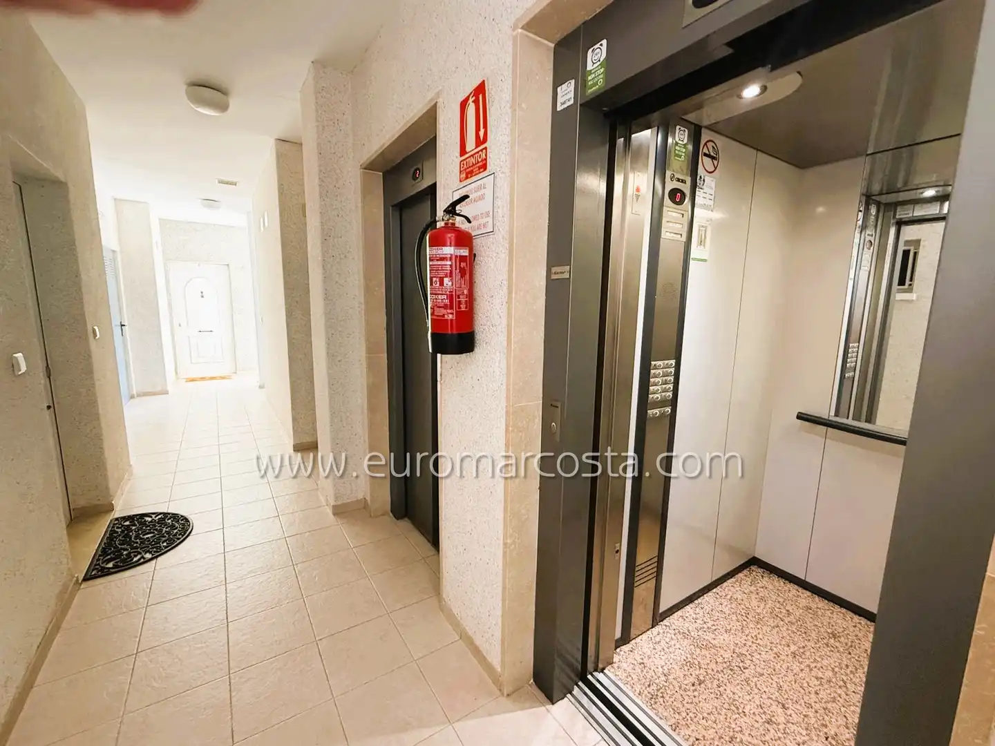 Piso con piscina en venta en Avenida del Puerto, imagen 2