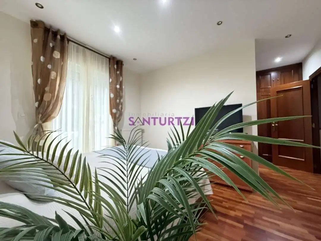 Bedroom of Detached homes for sale in Castro-Urdiales  with Heating, Terrace and Furnished