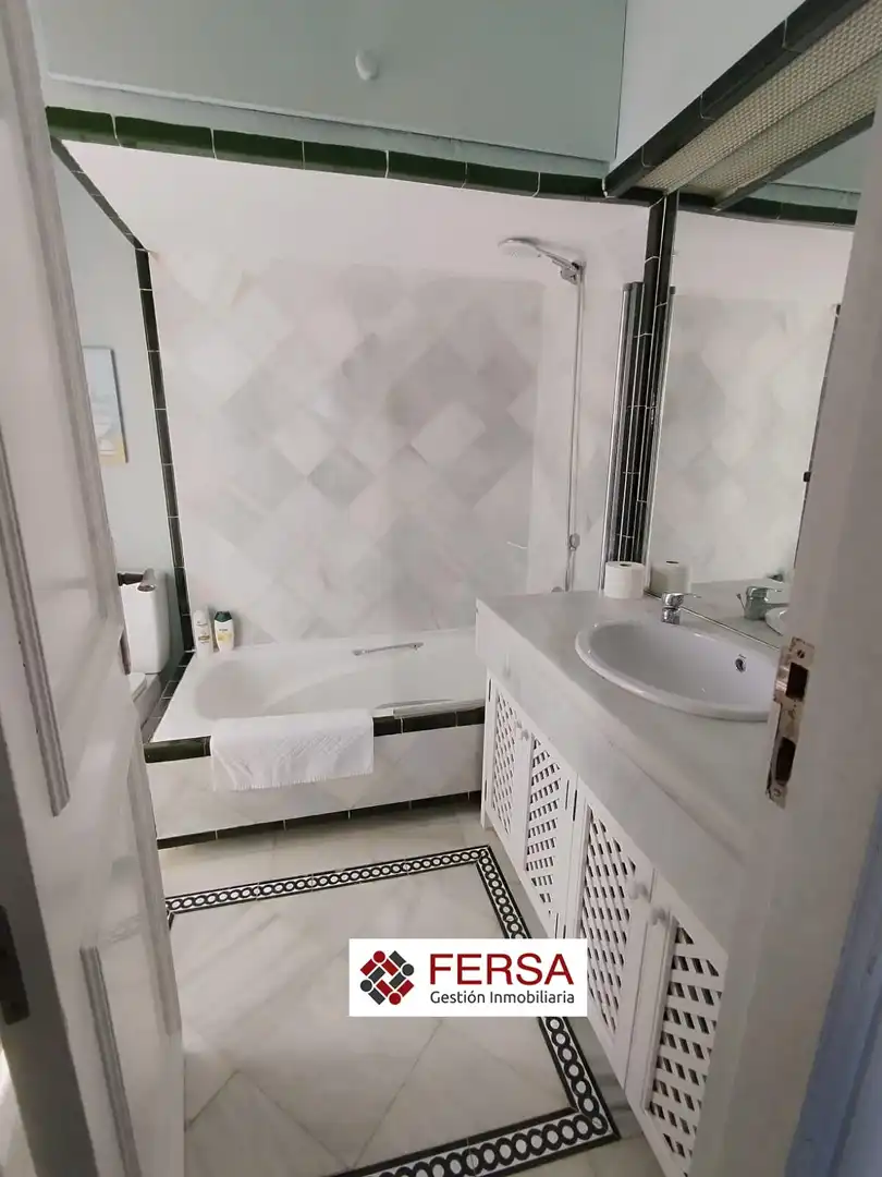 Bathroom of Attic for rent in El Puerto de Santa María  with Air Conditioner, Heating and Terrace