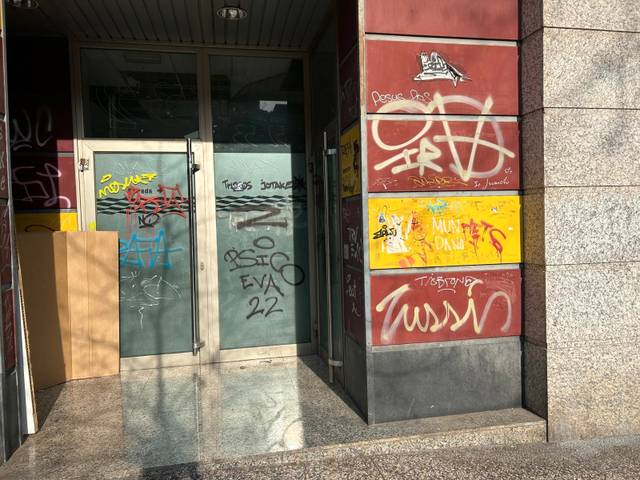 Local comercial en Venta en Avenida de Cesáreo Alierta en La Granja