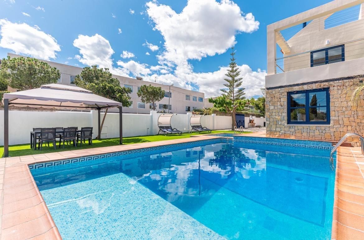 Piscina de Casa o xalet en venda en Alicante / Alacant amb Jardí privat, Terrassa i Traster