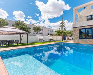 Piscina de Casa o xalet en venda en Alicante / Alacant amb Jardí privat, Terrassa i Traster