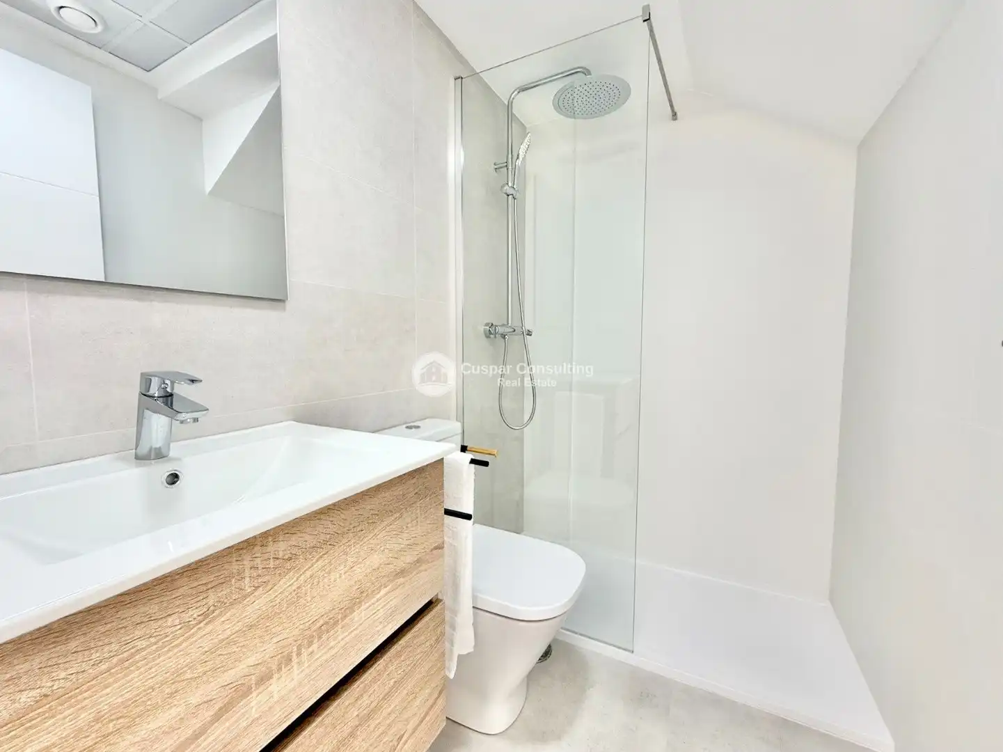 Baño de Casa adosada en venta en Cox con Calefacción, Jardín privado y Terraza