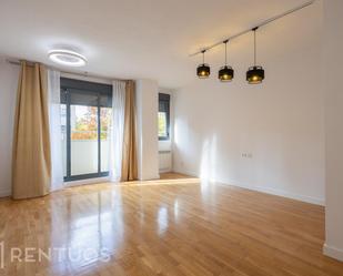 Living room of Flat to rent in  Madrid Capital  with Heating, Storage room and Community pool