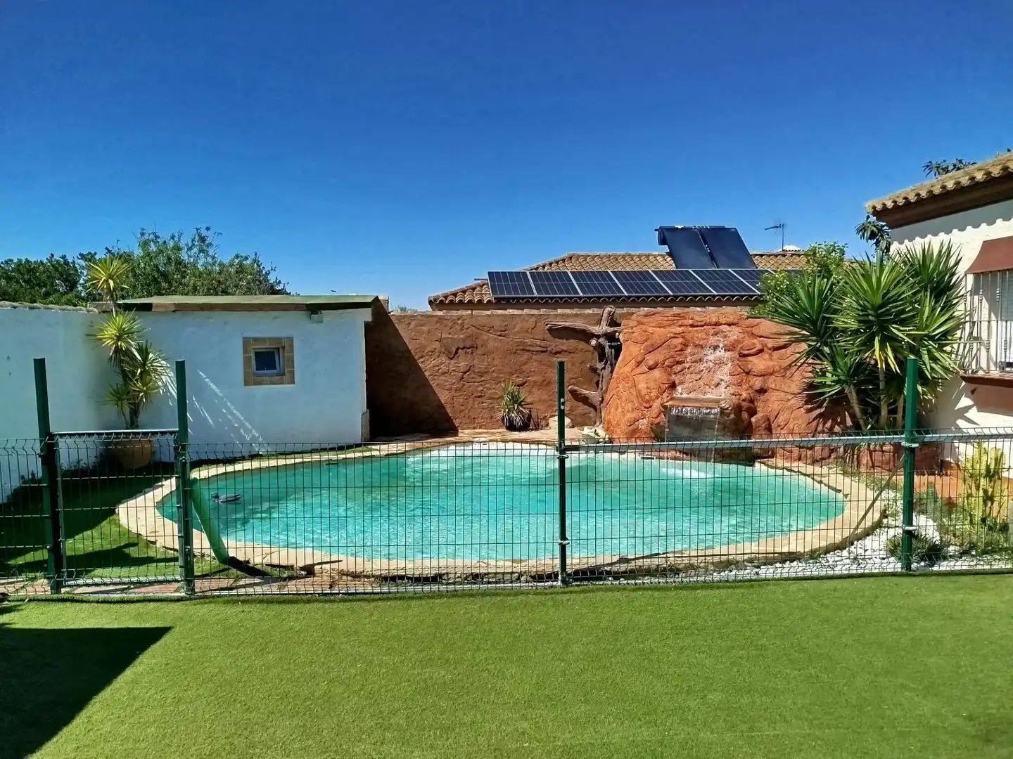 Swimming pool of Houses for sale in Chiclana de la Frontera  with Air Conditioner, Private garden and Terrace