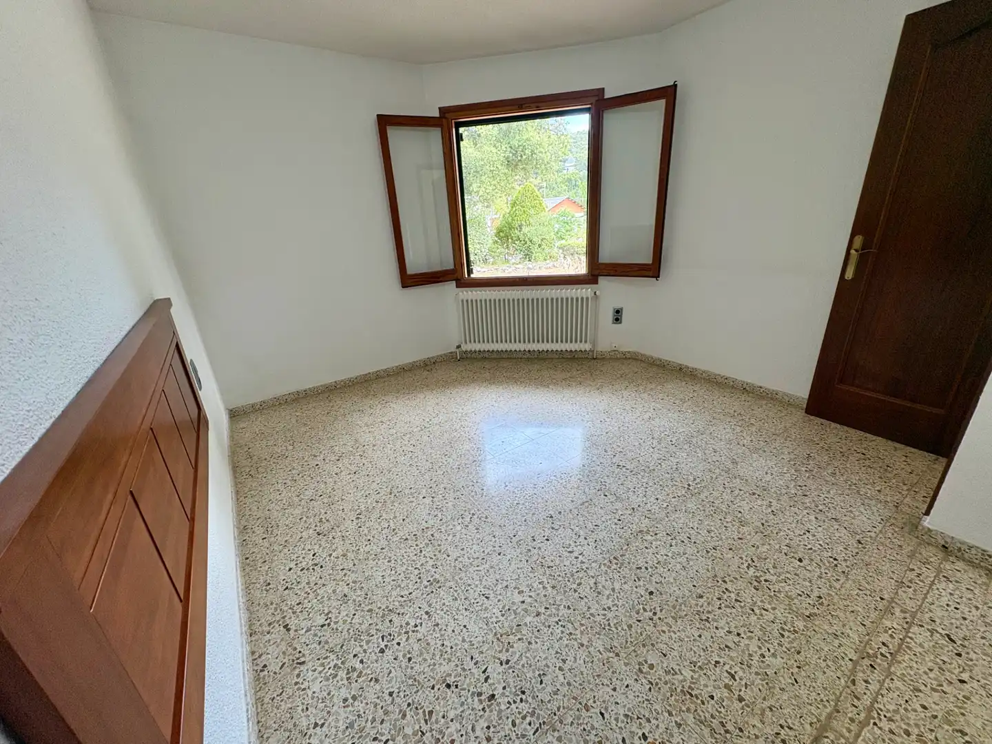 Wohnzimmer von Haus oder Chalet zum Verkauf in Vallgorguina mit Heizung und Privatgarten