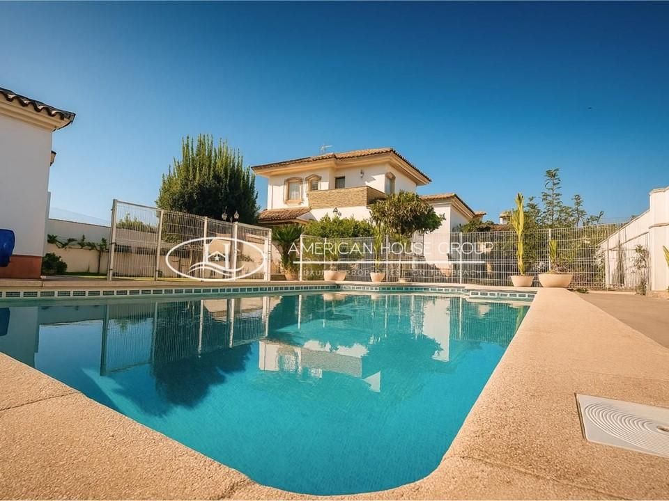 Piscina de Casa o chalet en venta en Chiclana de la Frontera con Aire acondicionado, Jardín privado y Trastero