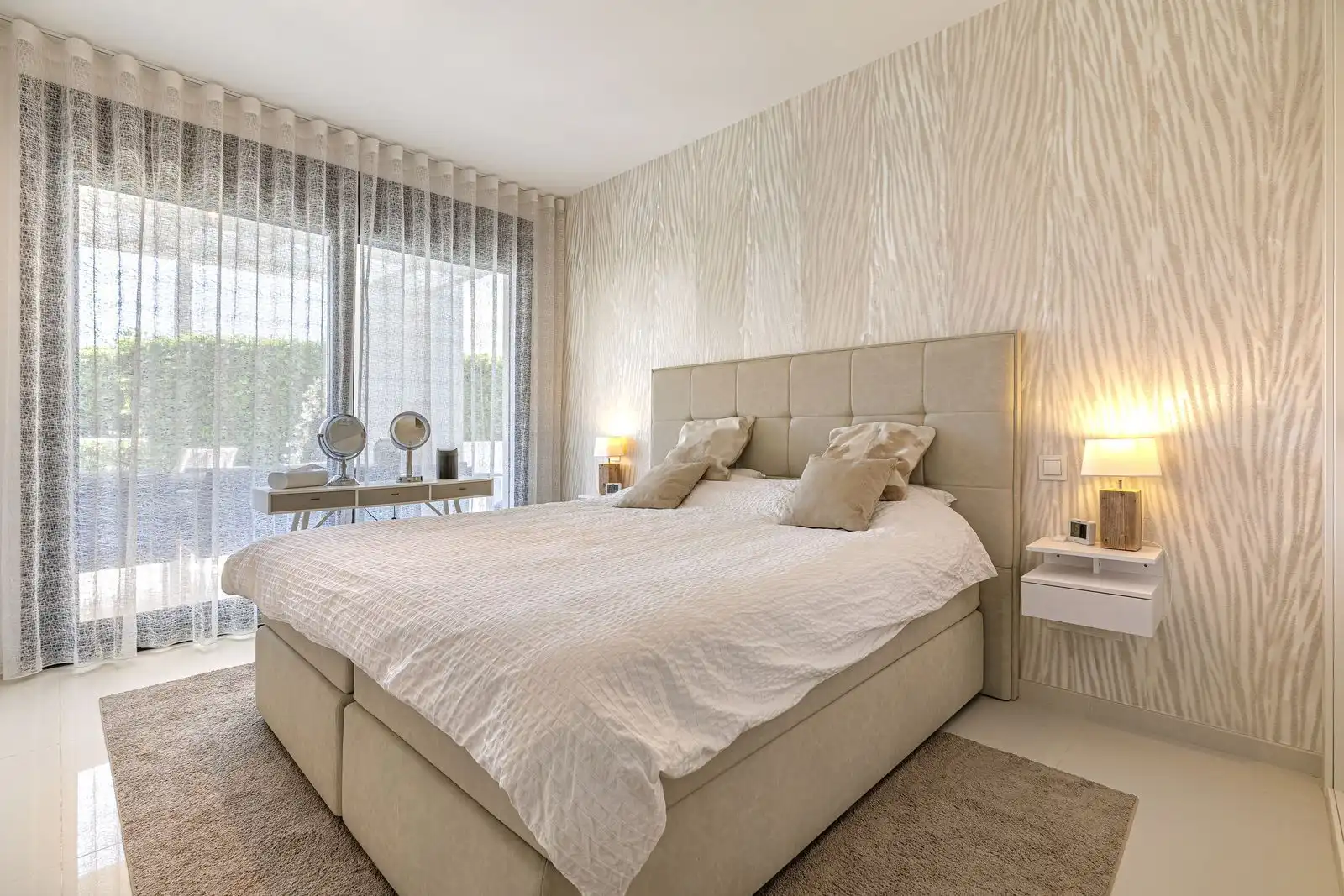 Dormitori de Apartament en venda en Benahavís amb Jardí privat, Terrassa i Traster