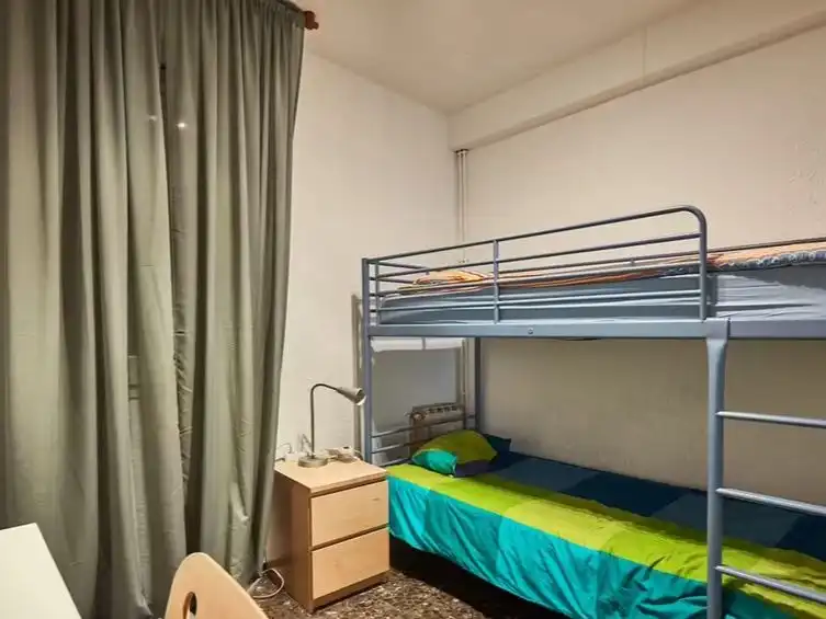 Schlafzimmer von Wohnung zur Miete in  Barcelona Capital mit Klimaanlage und Balkon