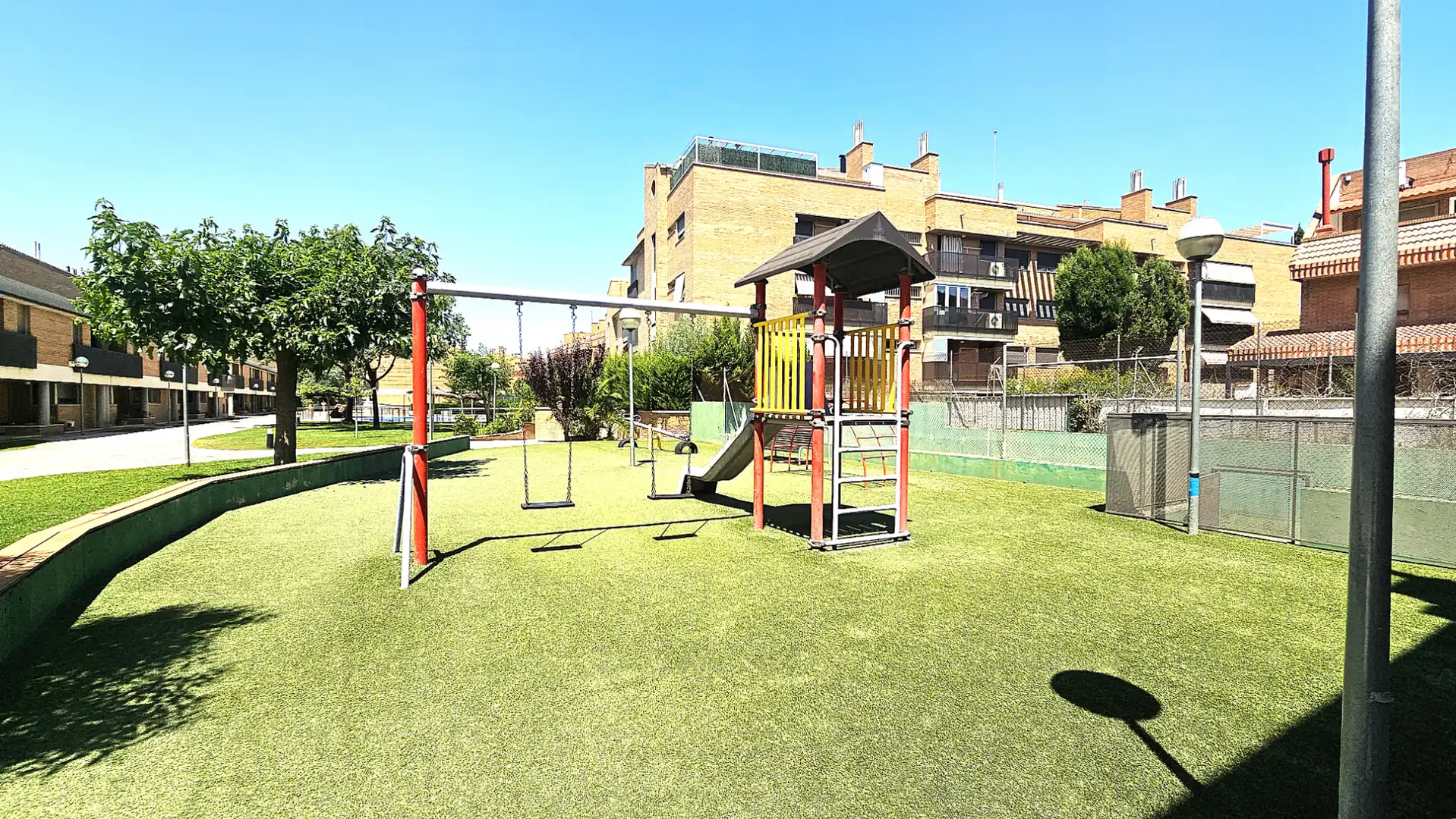 Jardín de Casa adosada en venta en Zaragoza con Aire acondicionado, Calefacción y Jardín privado