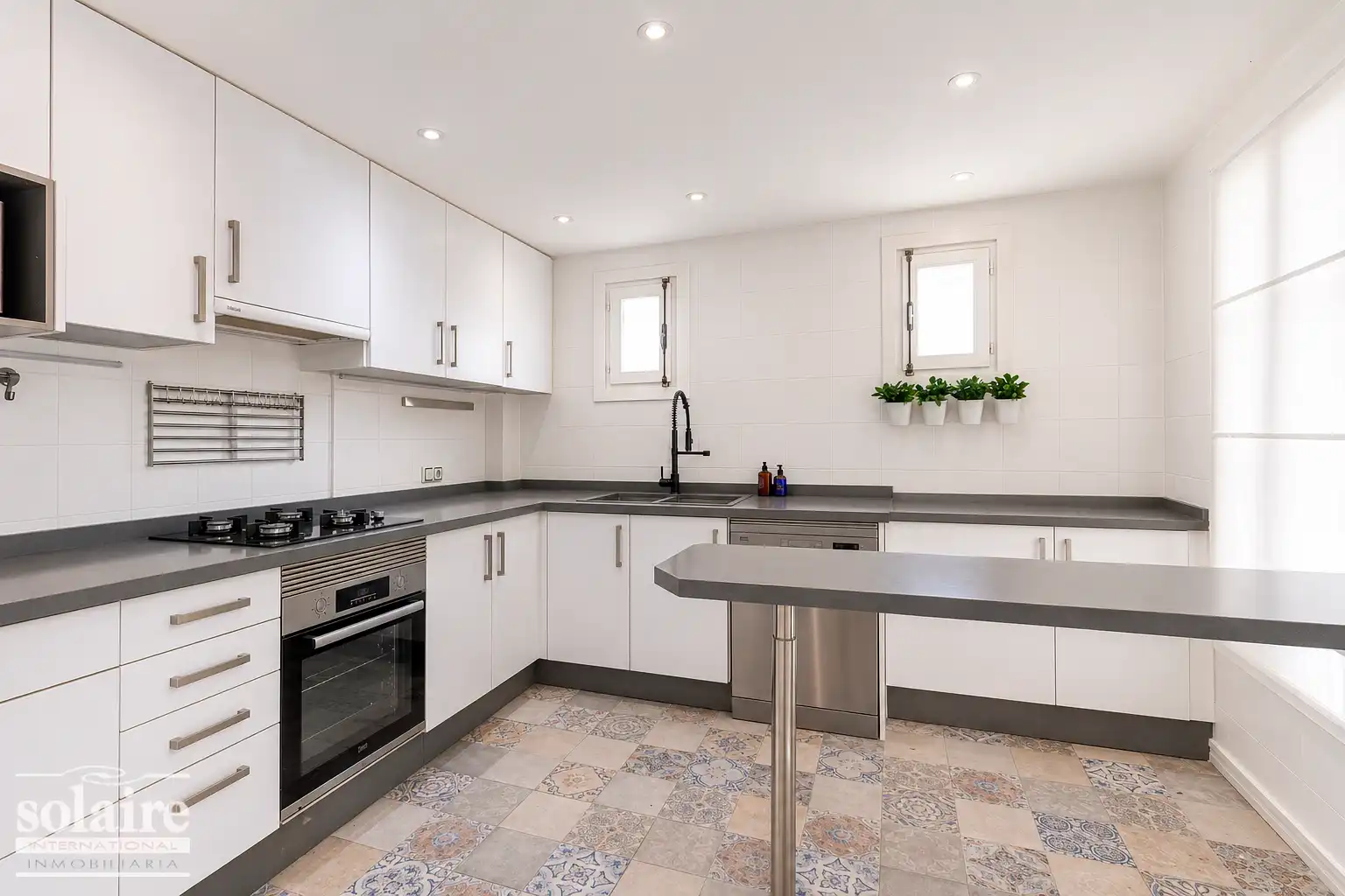 Cocina de Casa o chalet en venta en Finestrat con Aire acondicionado, Jardín privado y Terraza
