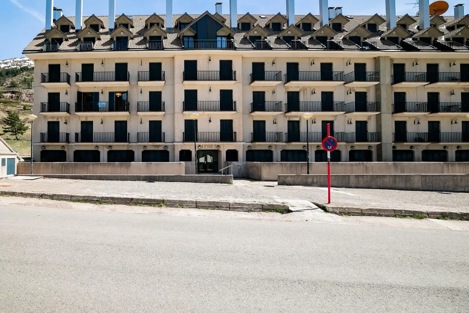 Außenansicht von Wohnung zum Verkauf in Aisa mit Heizung, Terrasse und Abstellraum