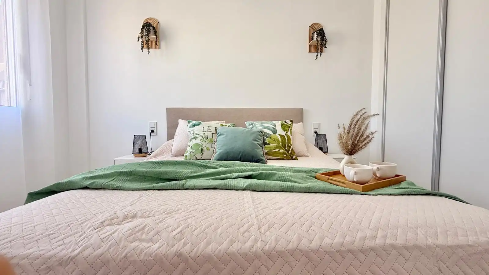 Habitación de Apartamento de alquiler en Torrevieja con Aire acondicionado, Calefacción y Terraza