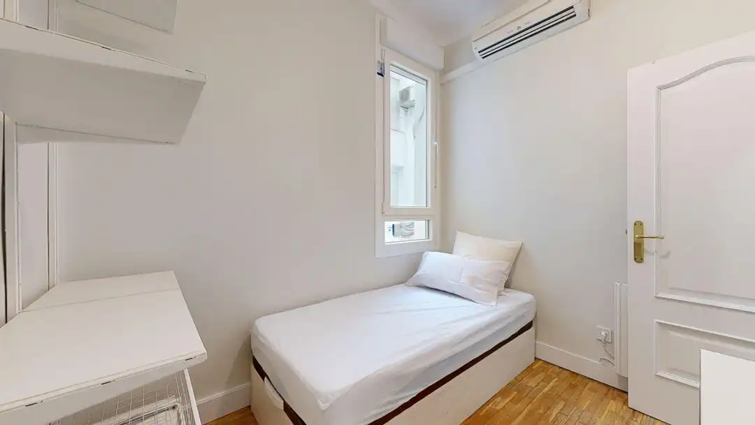 Habitación de Piso de alquiler en Madrid con Aire acondicionado, Calefacción y Amueblado
