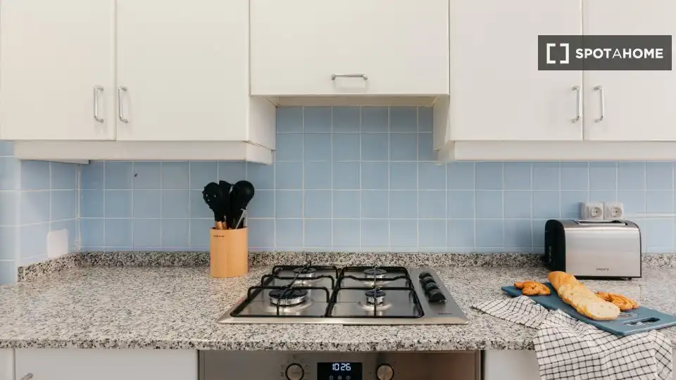 Cuina de Pis de lloguer en Valencia amb Aire condicionat, Calefacció i Moblat