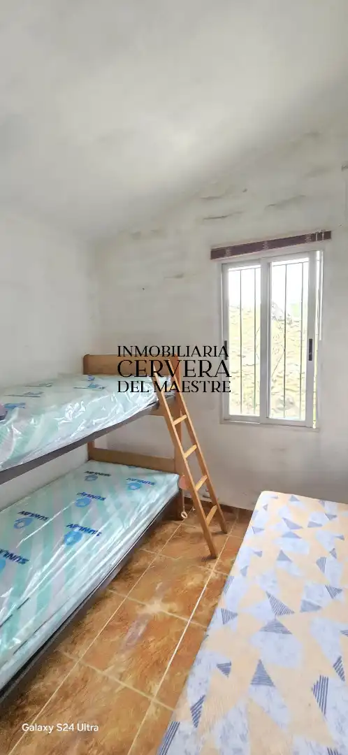 Dormitori de Finca rústica en venda en Cervera del Maestre amb Moblat