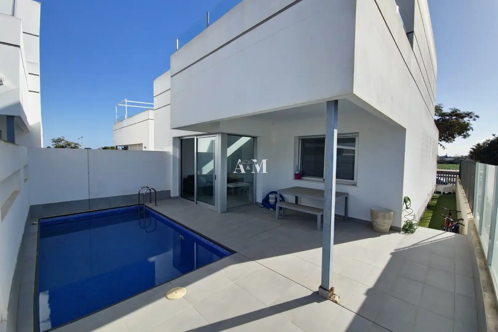 Außenansicht von Haus oder Chalet zur Miete in Dolores mit Heizung, Privatgarten und Terrasse
