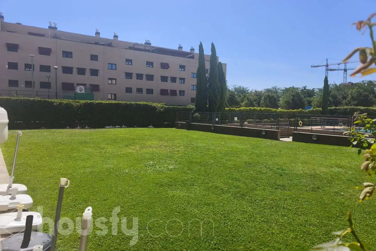 Wohnung zur Miete in Avenida de la Osa Menor, Sur - PAU 4