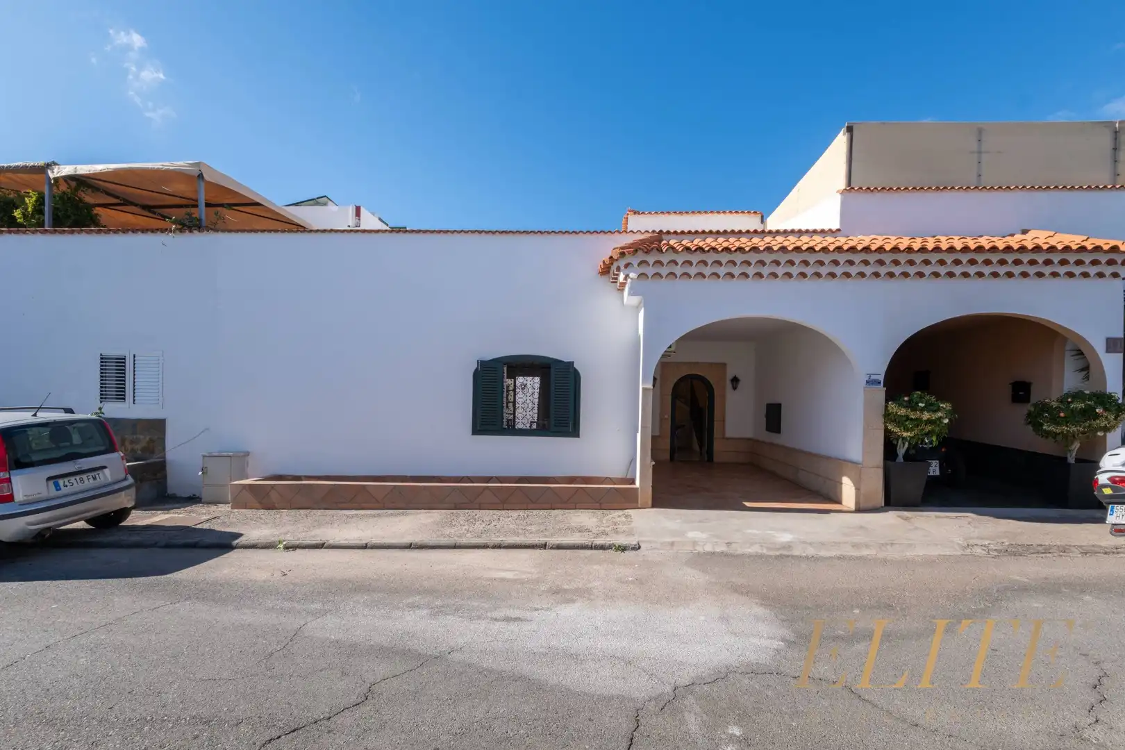 Vista exterior de Casa adosada en venda en San Bartolomé de Tirajana amb Aire condicionat, Calefacció i Jardí privat