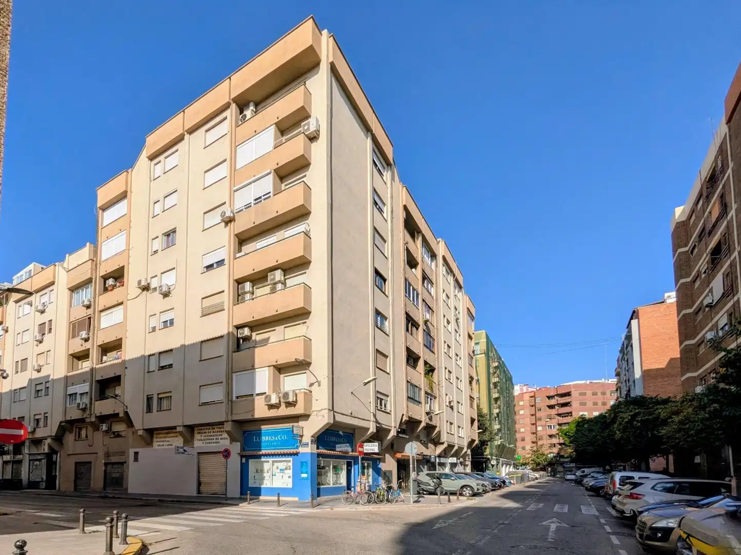 Exterior view of Commercial properties for rent in Valencia  with Air Conditioner
