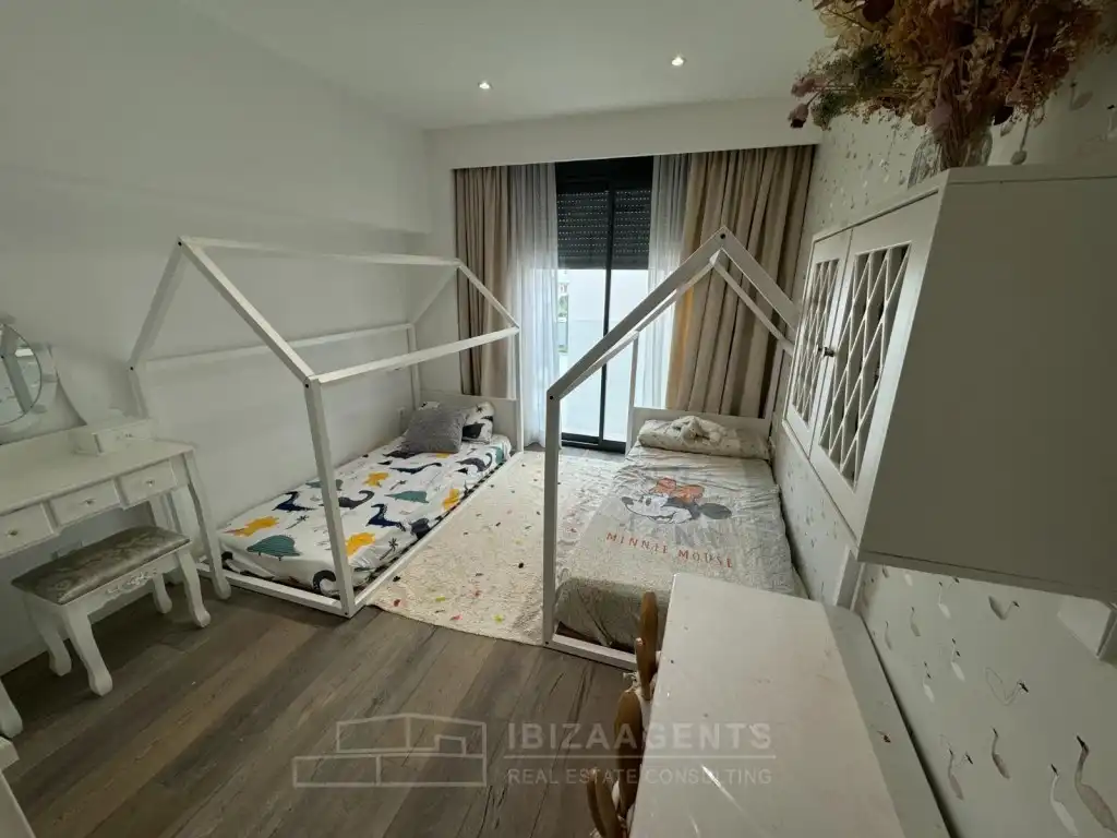 Habitación de Apartamento en venta en Santa Eulària des Riu con Aire acondicionado, Calefacción y Piscina