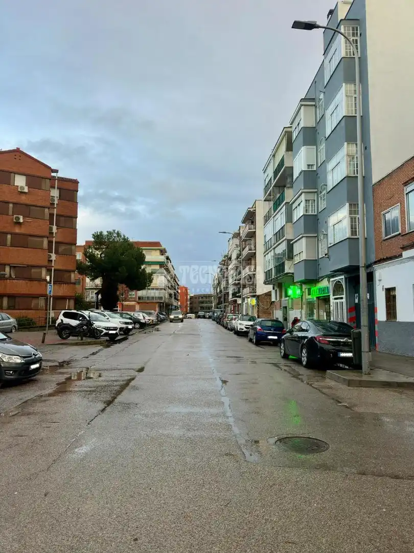 Außenansicht von Garage zum Verkauf in Madrid