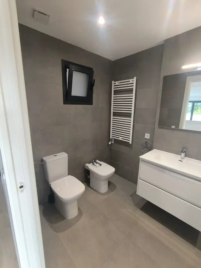 Bathroom of Flat for rent in Vilablareix, Girona
