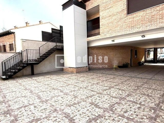 Vista exterior de Dúplex en venda en Navalcarnero amb Calefacció