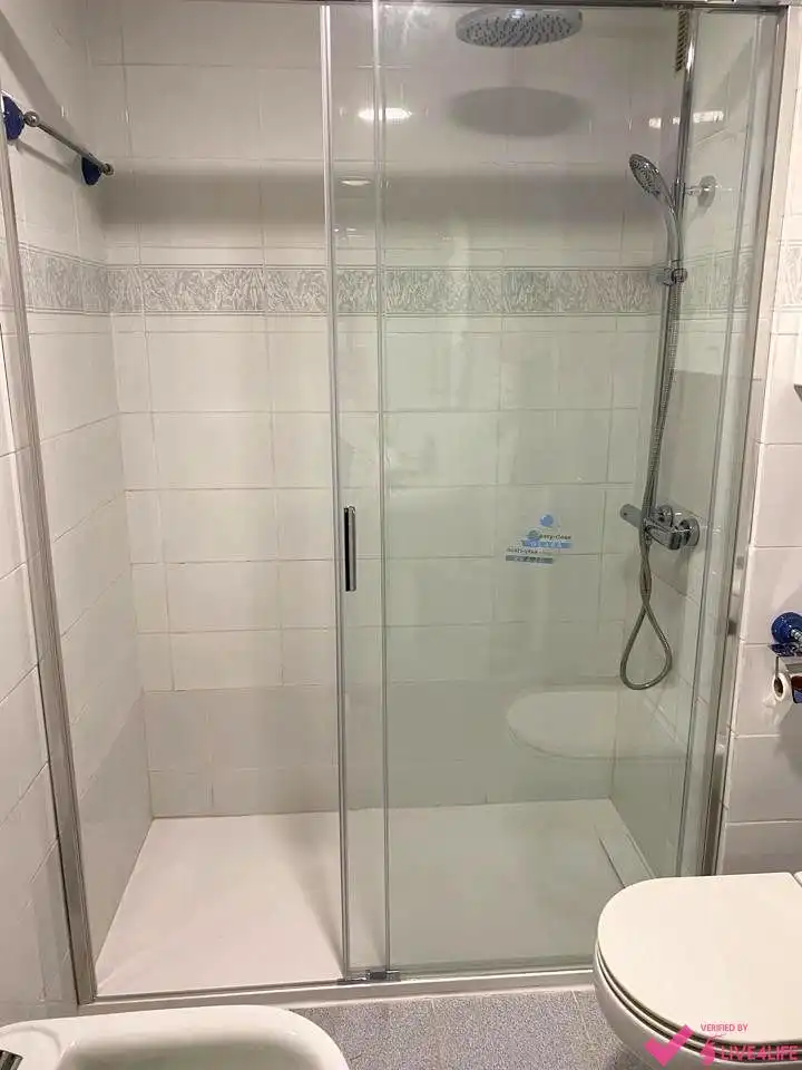 Bathroom of Flat for rent in Valencia  with Air Conditioner, Heating and Furnished
