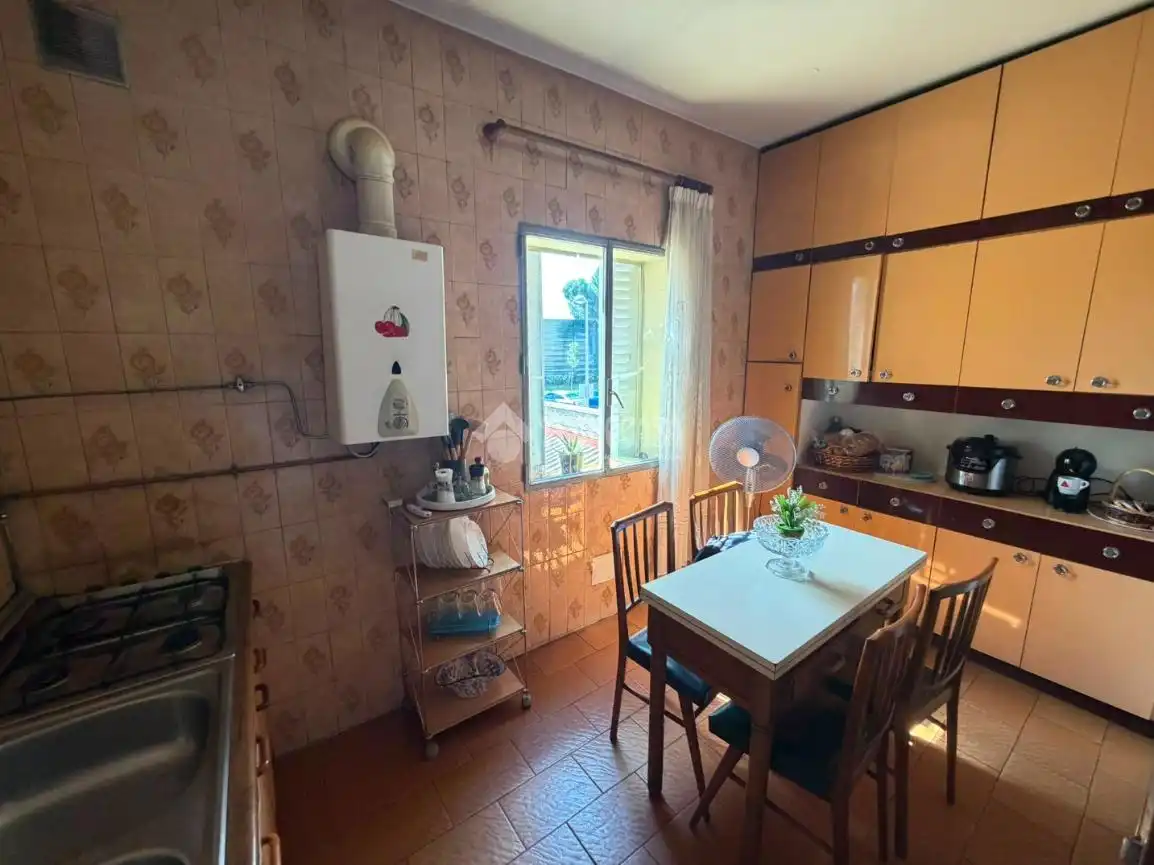 Flat for sale in C. Hermanos Álvarez Quintero, La Alhóndiga