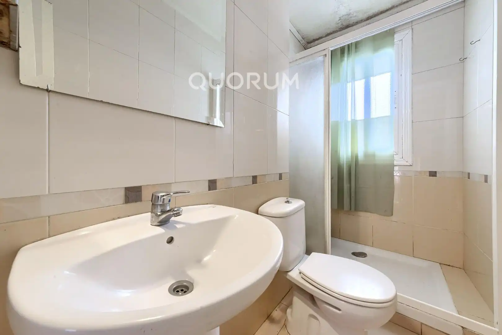 Badezimmer von Wohnung zum Verkauf in Basauri 