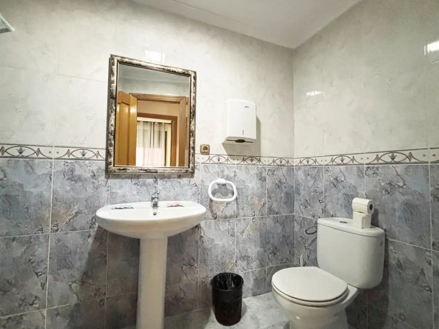 Baño de Piso en venta en Torrevieja con Aire acondicionado, Terraza y Amueblado
