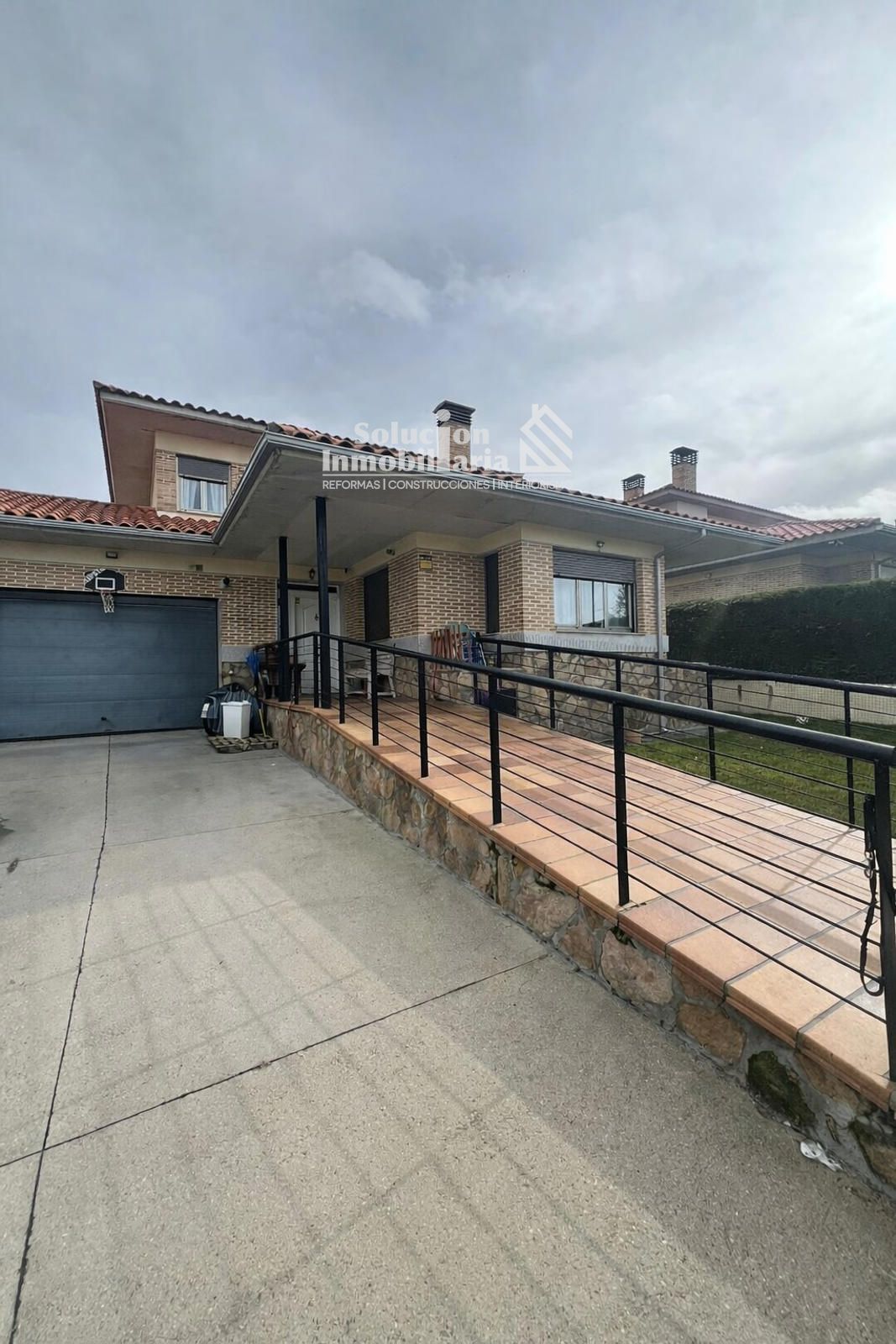 Exterior view of Single-family semi-detached for sale in Castellanos de Moriscos  with Heating, Terrace and Swimming Pool