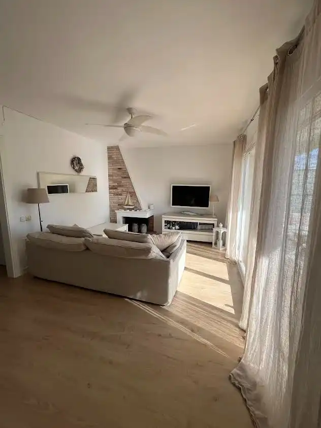 Sala de estar de Apartamento de alquiler en Sitges con Calefacción, Jardín privado y Terraza