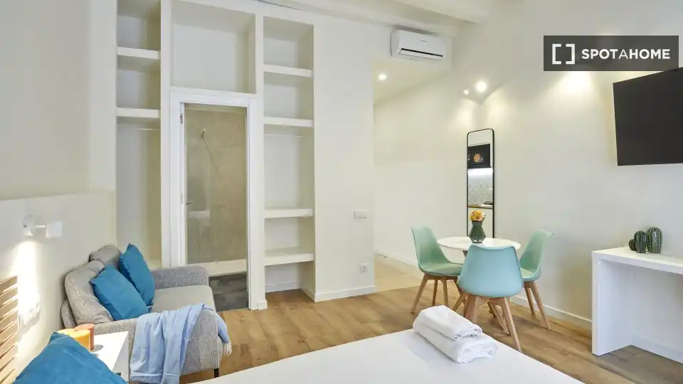 Flat for rent in El Raval