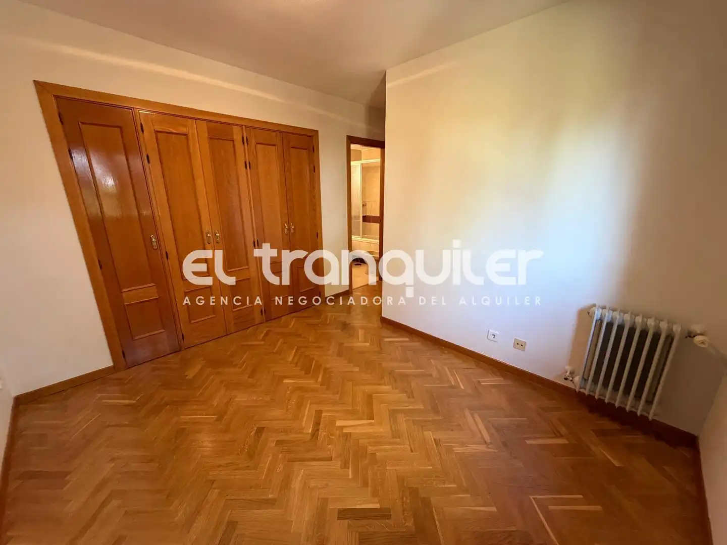 Bedroom of Flat for rent in Madrid  with Parquet flooring, Terrace and Swimming Pool