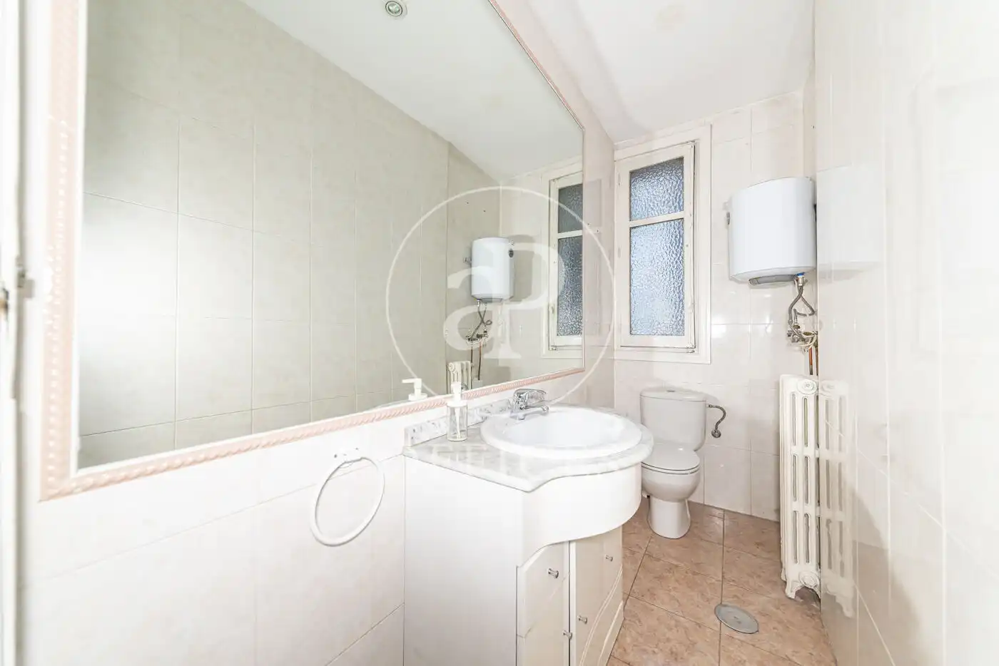 Bathroom of Office for rent in Madrid  with Air Conditioner