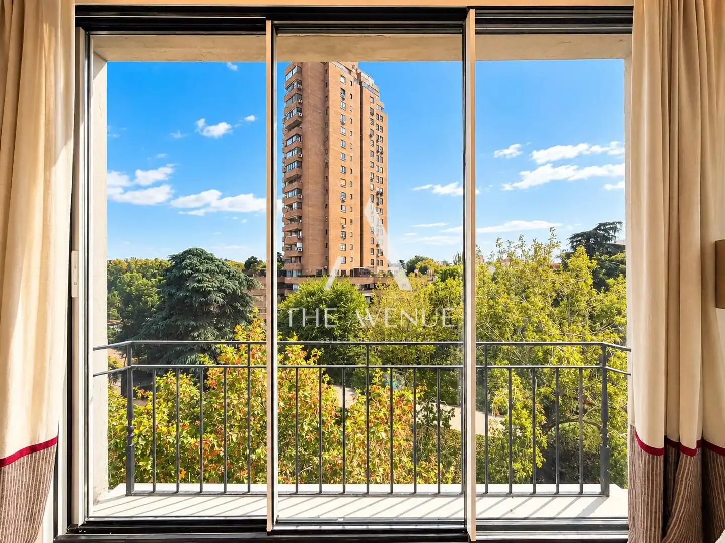 Vista exterior de Pis en venda en Retiro