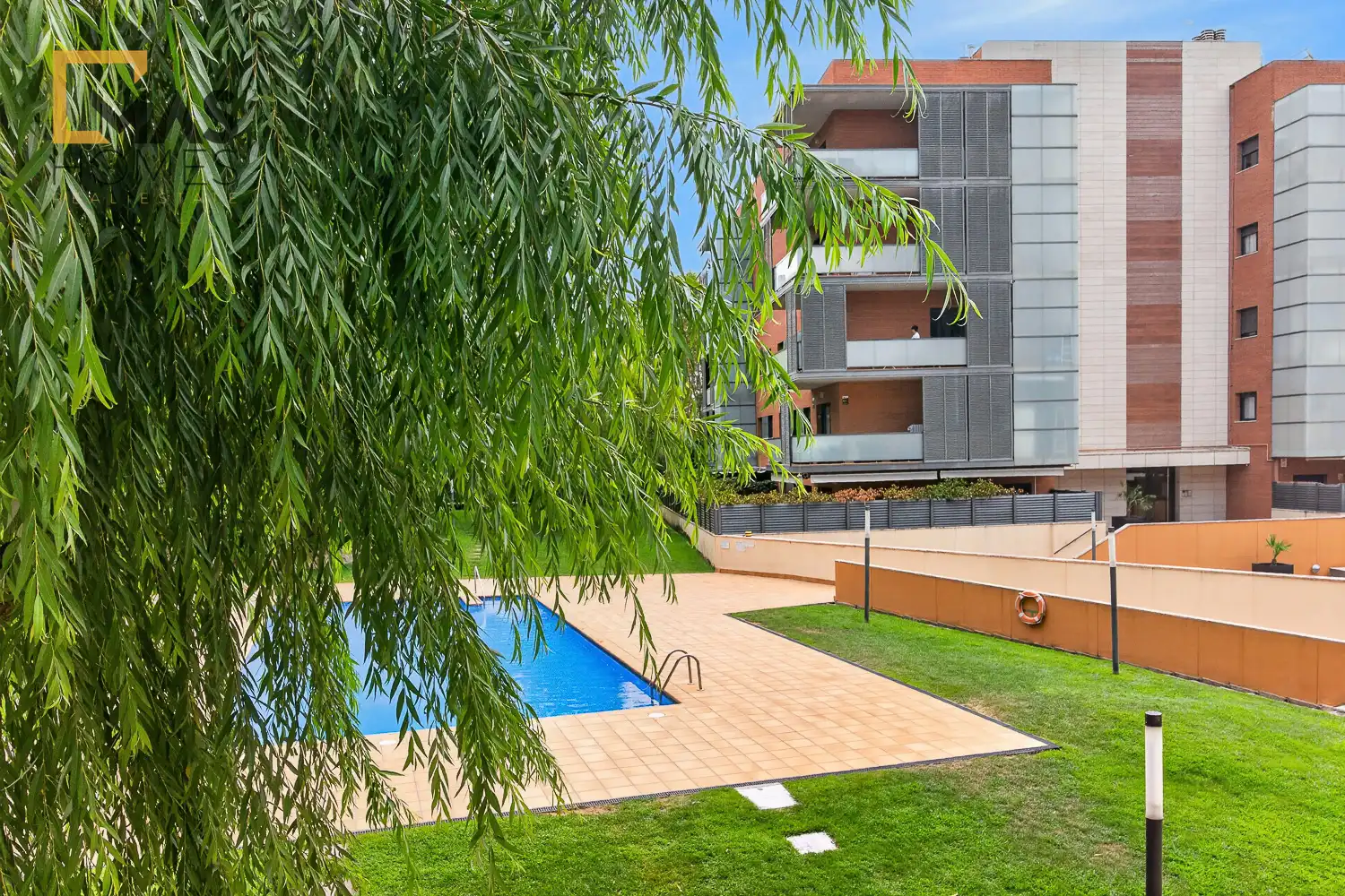 Piscina de Pis en venda en Sant Cugat del Vallès amb Calefacció, Jardí privat i Parquet