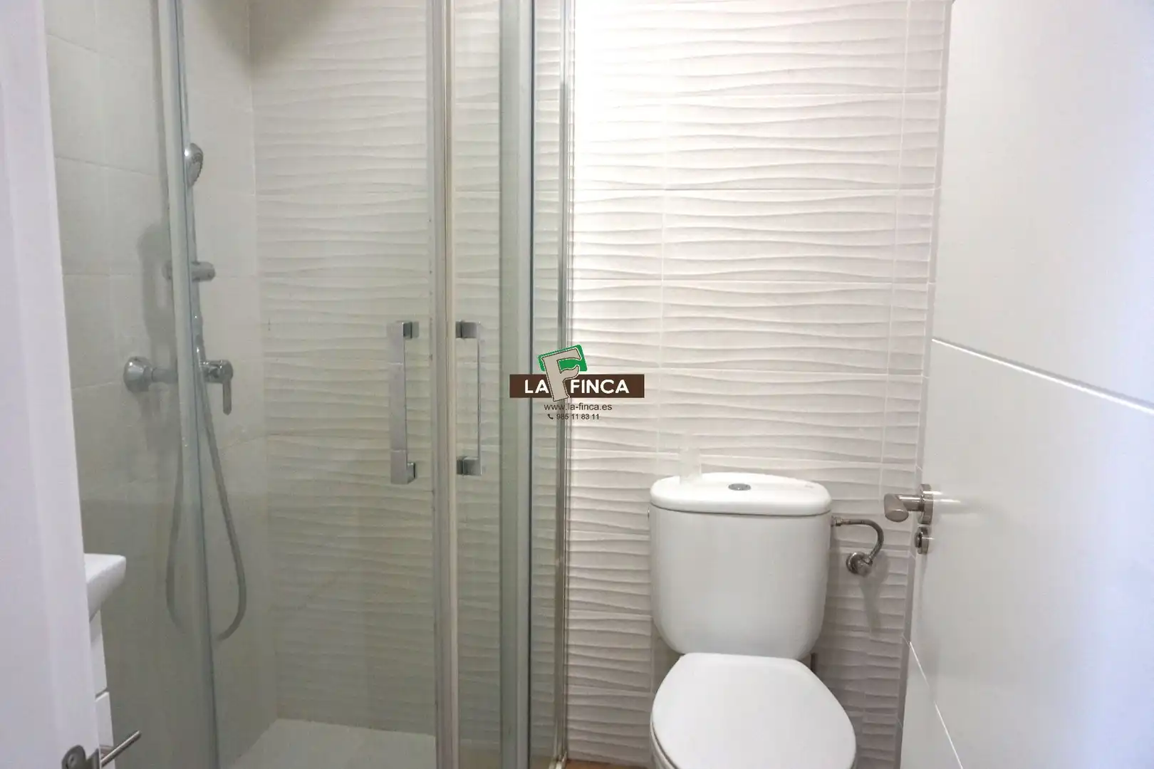 Bathroom of Flat for rent in Gijón   with Parquet flooring and Furnished
