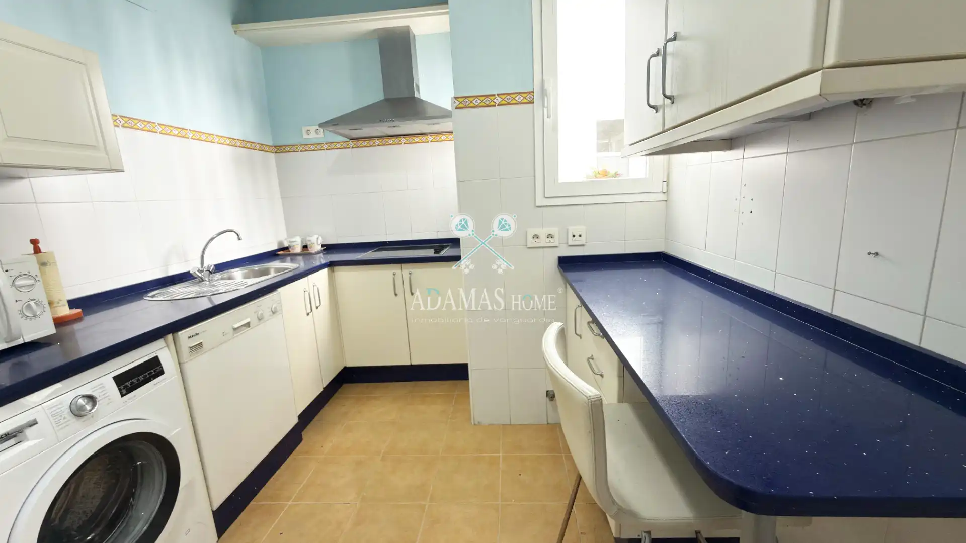 Kitchen of Flat for sale in Sevilla  with Air Conditioner and Balcony