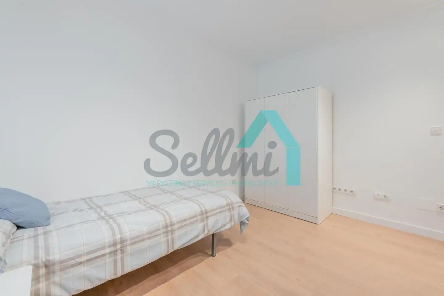Schlafzimmer von Wohnung zur Miete in Oviedo  mit Heizung, Parkett und Terrasse