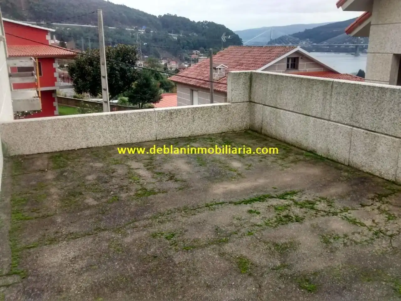 Jardí de Casa adosada en venda en Moaña amb Terrassa i Balcó
