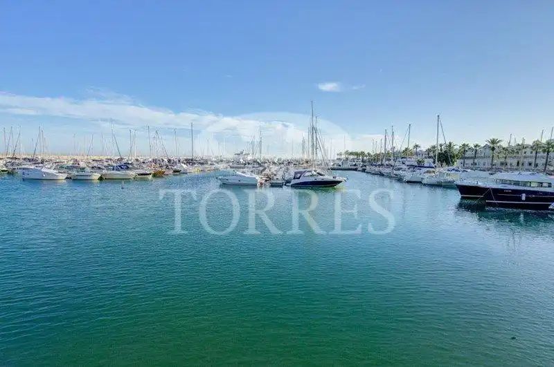 Vista exterior de Pis en venda en Torremolinos amb Aire condicionat i Piscina comunitària