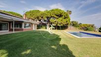 Jardí de Casa o xalet en venda en Sant Vicenç de Montalt amb Aire condicionat, Terrassa i Piscina